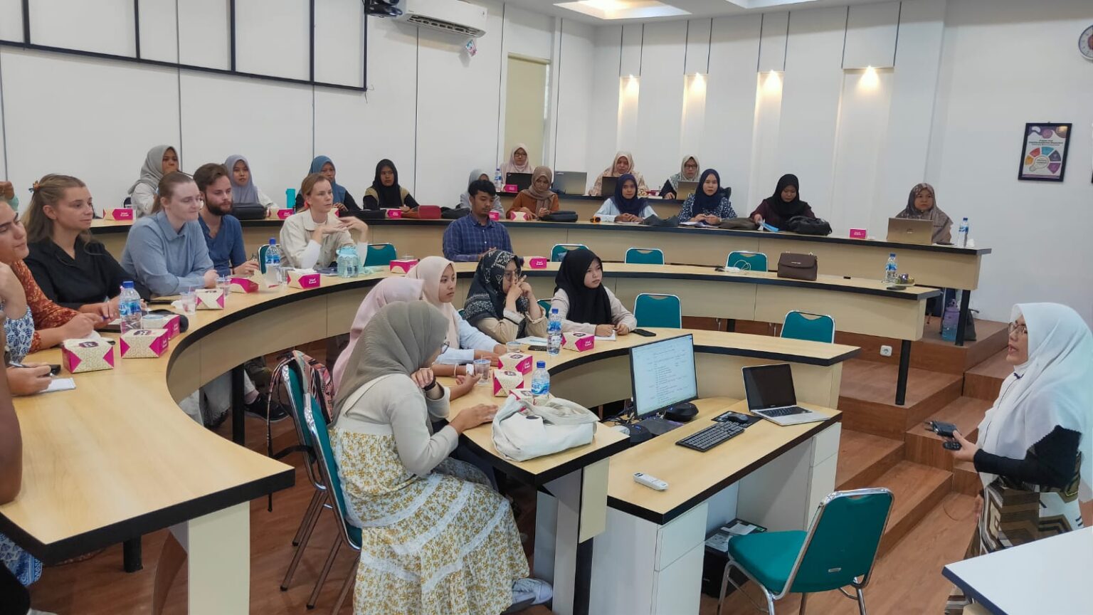 Hasil Kerjasama 7 Mahasiswa Inland Norway University Kunjungi UNMUHA